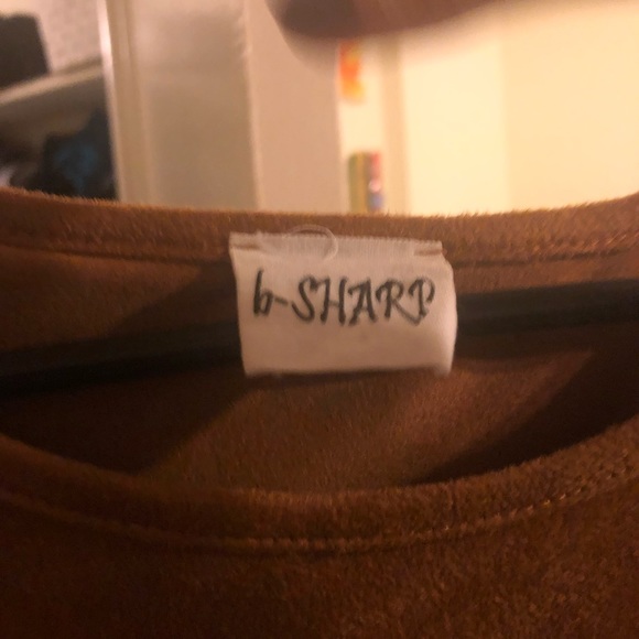 LIKE NEW Small B-Sharp Tan Cutout Back Top - Picture 6 of 7